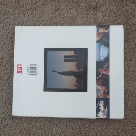 PRE OWNED LIFE THE YEAR IN PICTURES HAS WEAR COFFEE TABLE BOOK COLLECTOR ITEM - Picture 12 of 12